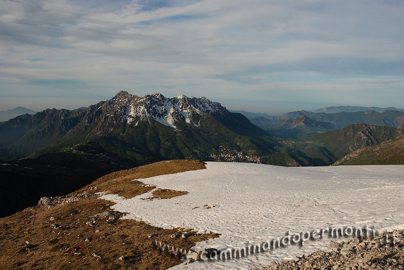 09 03346 Monte Alben - Oltre il Colle.JPG